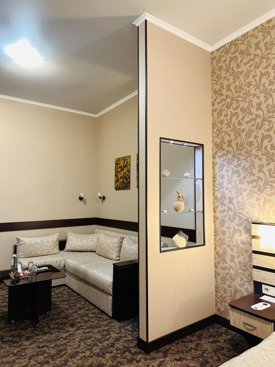Classic Hotel Харків Екстер'єр фото